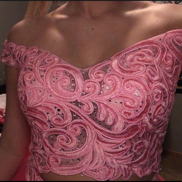 PROM DRESS!! - Picture 2 of 3